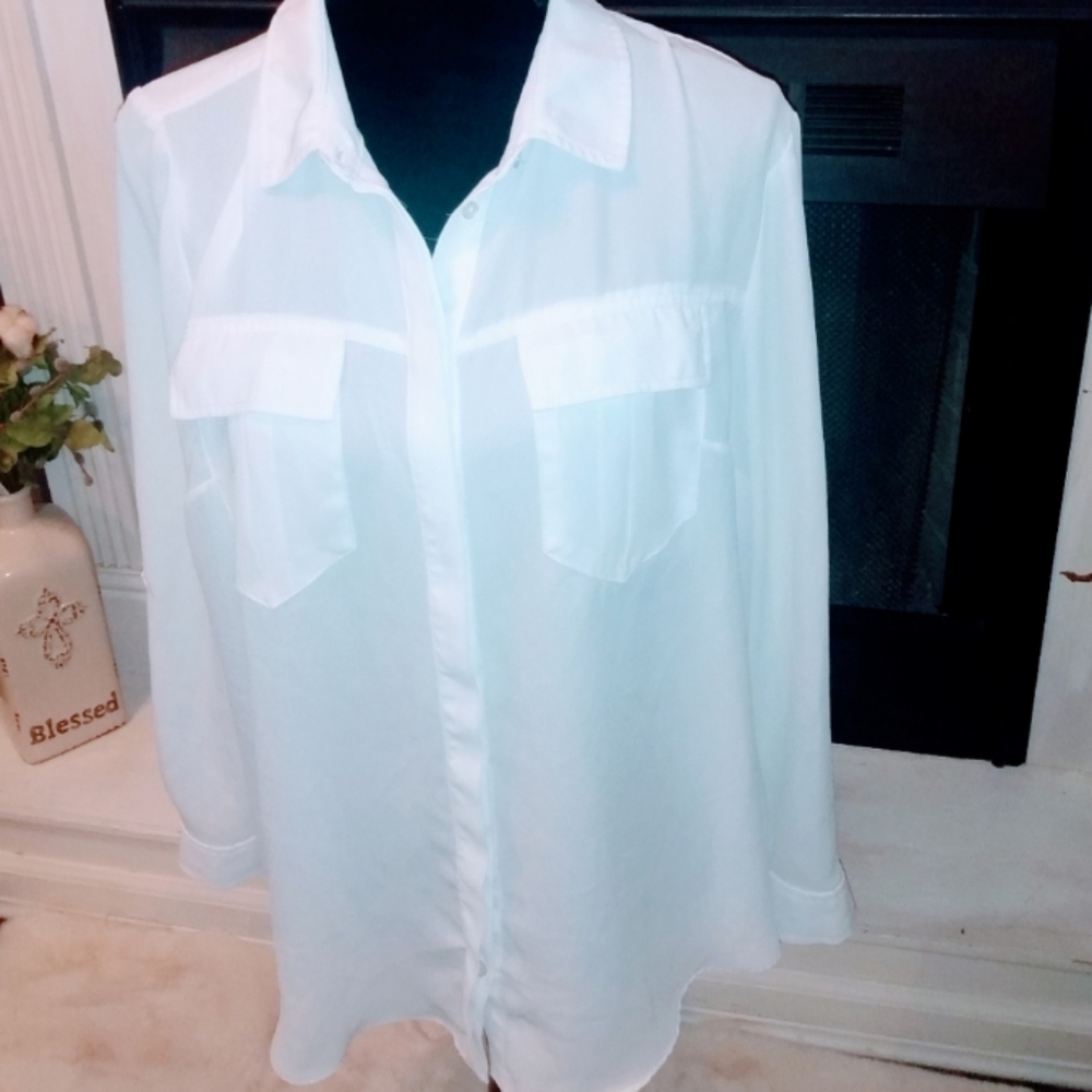 Est. 1946 , Women's Size 14/16 Button down blouse 💖 Light weight and flowy 💖